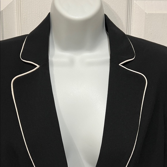 Karl Lagerfeld Black with White Piping Lined Blazer Size 4 - Picture 2 of 12